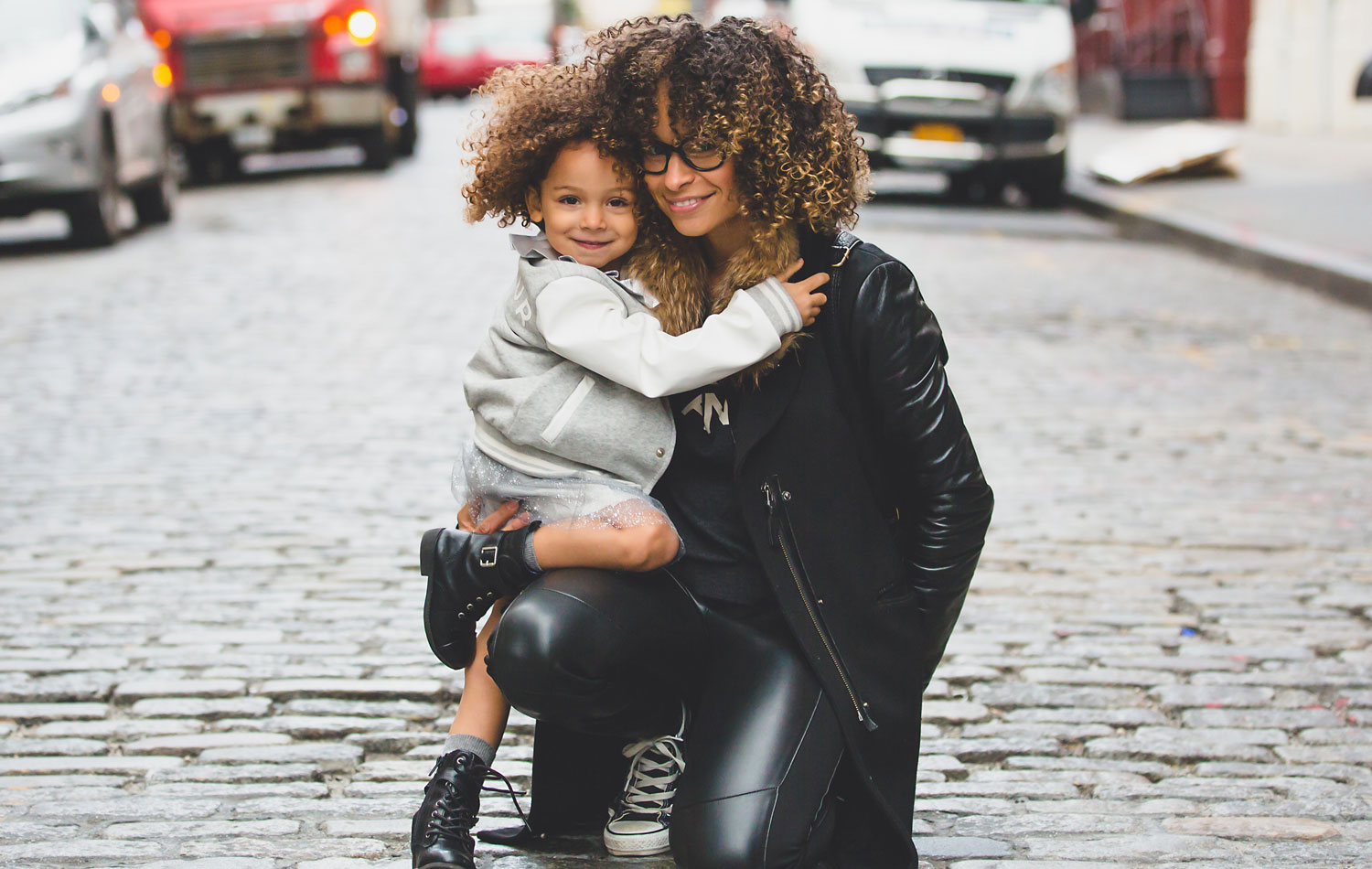 mother-pose-with-daughter